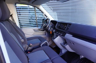 Volkswagen Crafter 2023 - 180pk Automaat L3H3/L2H2 Two-Tone LED Navigatie Apple carplay Parkeersensoren Camera Trekhaak ACC Cruise control Stoelverwarming Standkachel afbeelding 2 miniatuur