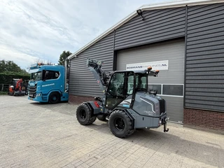 Giant G3500 X-TRA shovel 2026 87 uur (giekvering AIRCO tandempomp enz.) 2026 afbeelding 3 miniatuur