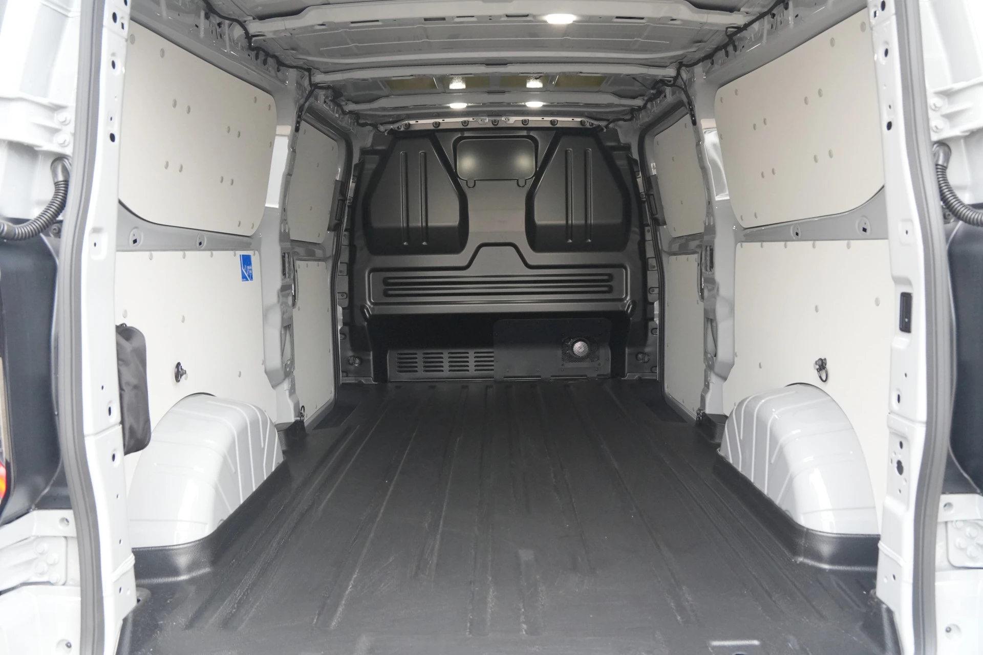 Ford E-Transit Custom 2026 - 340 L2H1 Sport 71 kWh 218pk - 2x Schuif - AGR Stoel - ACC - B&O - Navi - Stoel/Stuurverwarming - 360 Camera - Blindspot - Wegklapbare Trekhaak - Rijklaar Bild 11