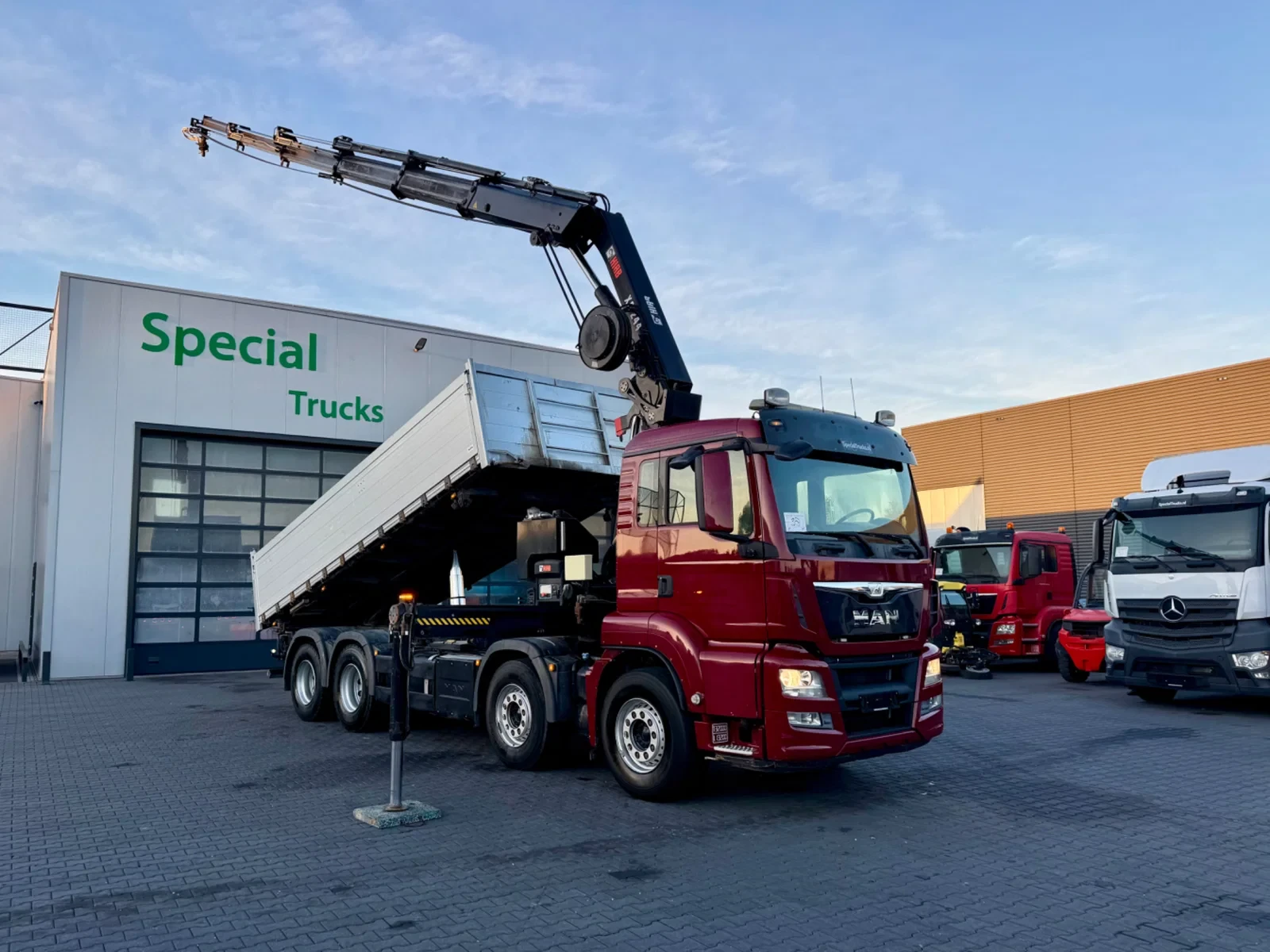 MAN TGS 2016 - 35.480 BL / 8x4 / Euro 6 / Kipper / Bord matic / HIAB 244 EP-5 HiPro / 240.121km afbeelding 1