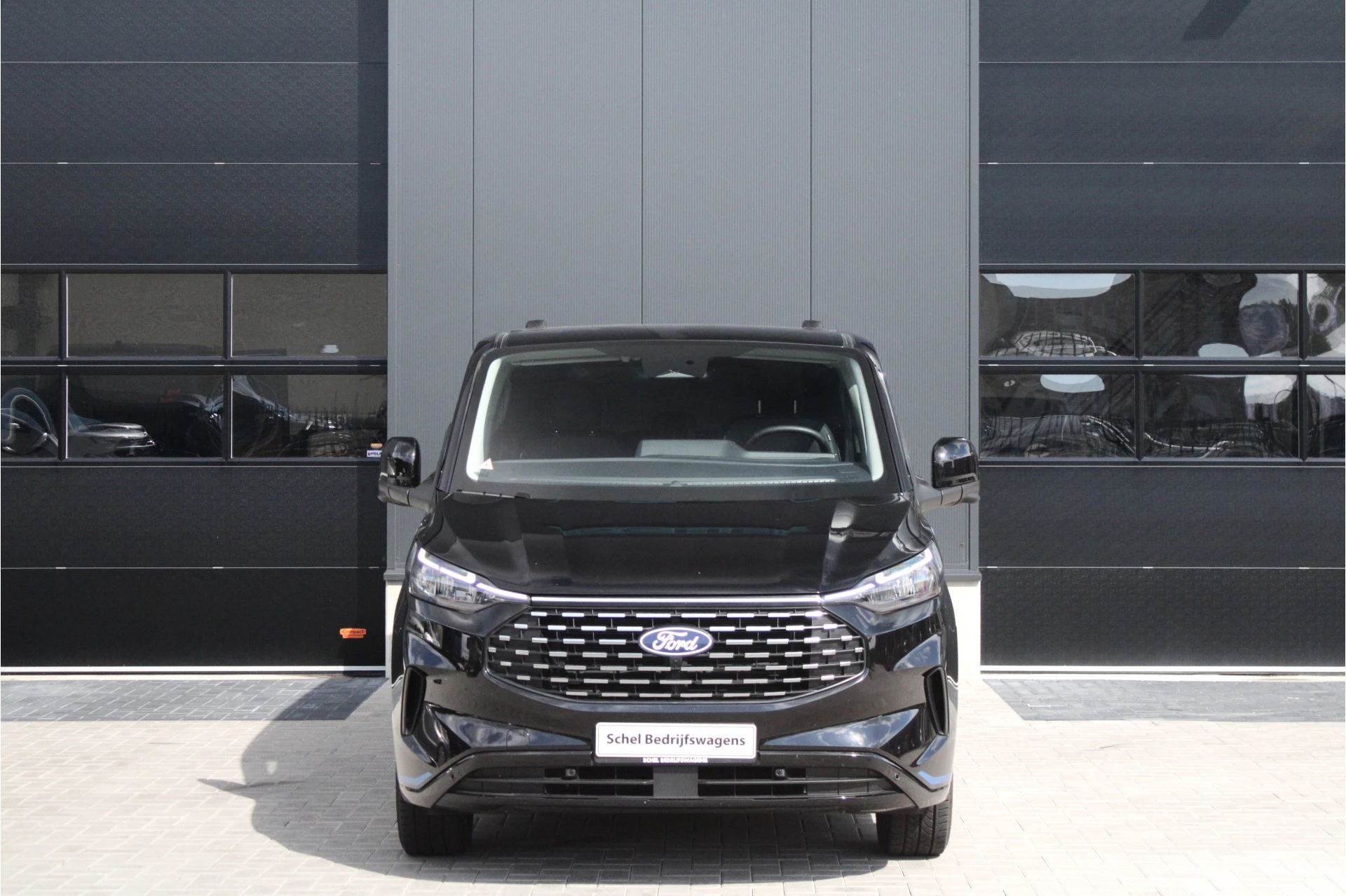 Ford Tourneo Custom 2024 - 320 2.0 TDCI L2H1 Titanium X DC 170pk - Adaptive Cruise - LED - Blind Spot - Leder - Navigatie - 360 Camera - Trekhaak - Rijklaar Bild 2