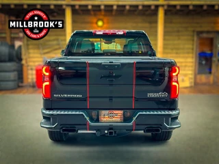 Chevrolet Silverado 2024 - High Country Black Edition 6.2 V8 420 PK obrazek 9