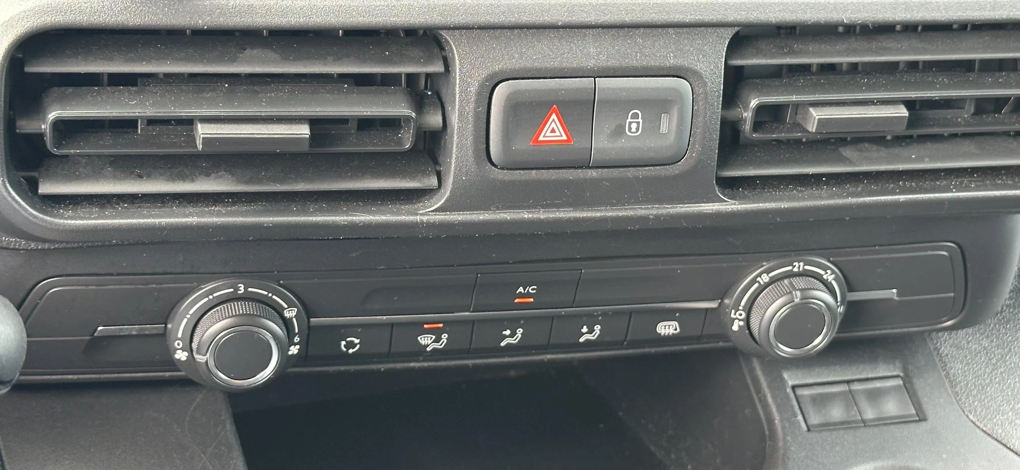 Peugeot Partner 2022 - 1.5 BlueHDI Pro MARGE Airco|Navi|Cruise imagem 11
