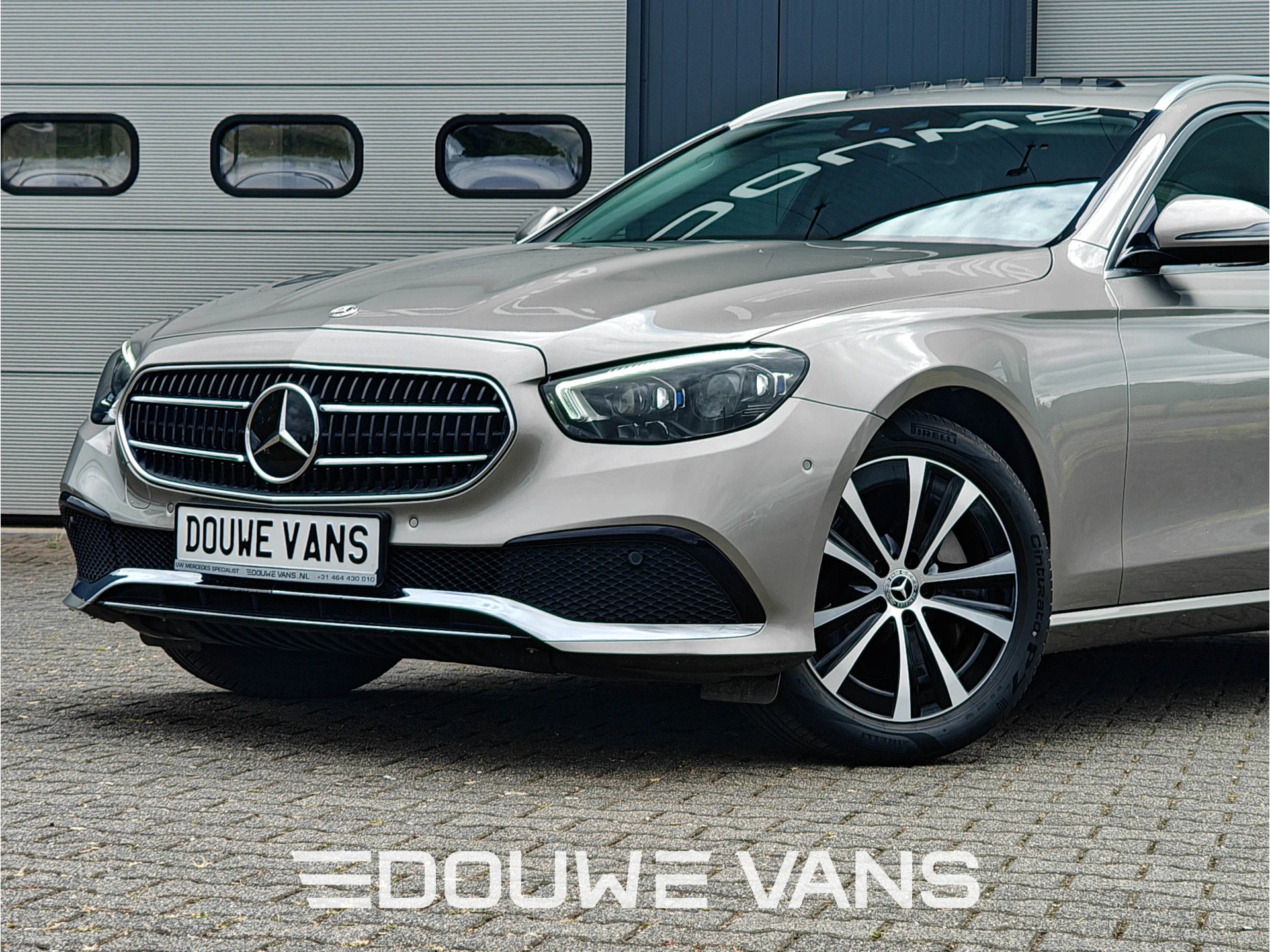 Mercedes-Benz E-Class 2022 - 300e Burmester Trekhaak Avantgarde Schuifdak Bild 2