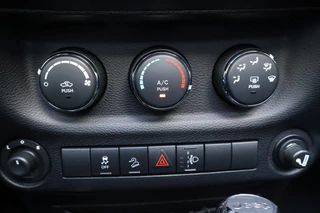Jeep Wrangler 2010 - 3.8i V6 Aut. Sahara 4 drs JK 4x4 / LED / SOFTTOP zdjecie 8