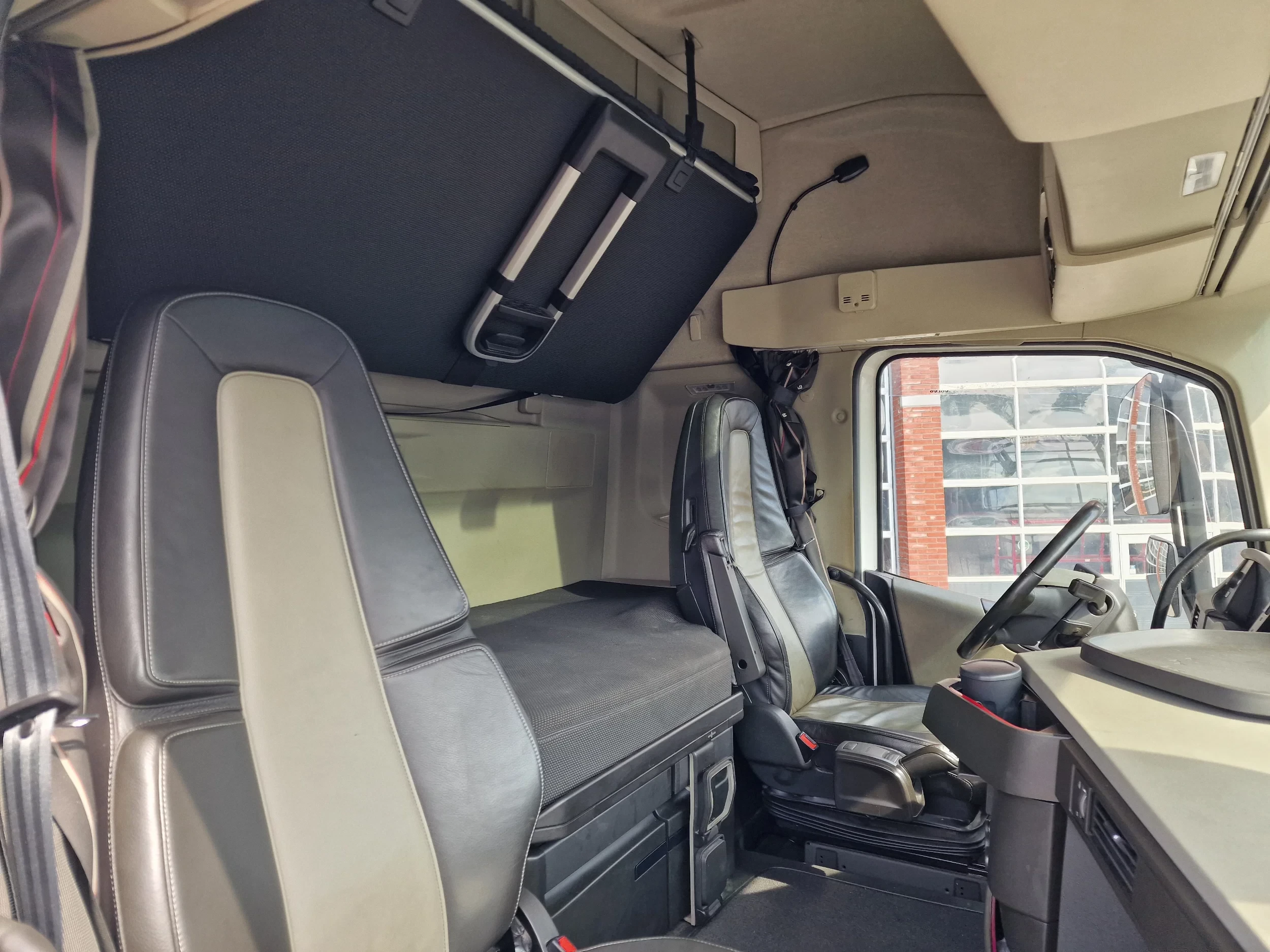Volvo FH 2021 - 13.500 Globetrotter 6x2 BDF - 4.90 WB - Full air - Leather - I shift obrázek 22