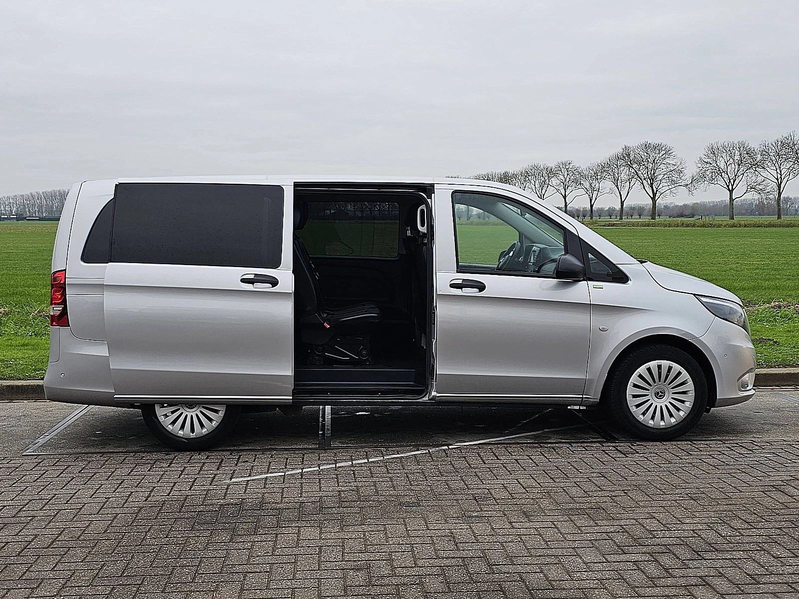 Mercedes-Benz Vito 2023 - 114 CDI TOURER obrázek 17