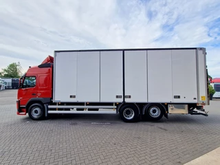 Volvo FM 2018 - 370 Globetrotter 6x2*4 - Box with sidedoors - Loadlift - Full air - Euro 6 zdjecie 4