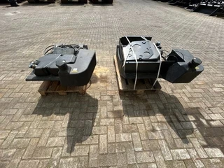Bomag 2023 - BW 213 / 211 D5 Diesel tank + adblue tank image 3 thumbnail