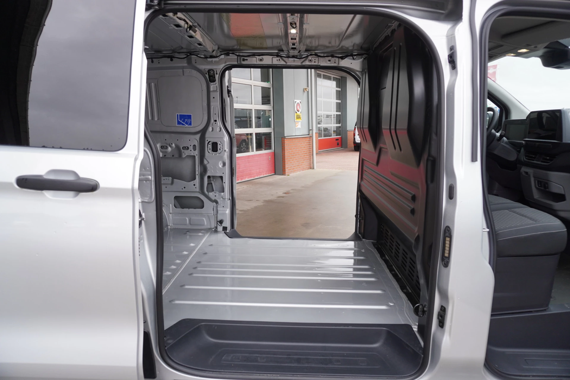 Ford Transit Custom 2024 - 320L 2.0 TDCI 170PK L2H1 Trend Automaat Schuifdeur L / R obrázek 13