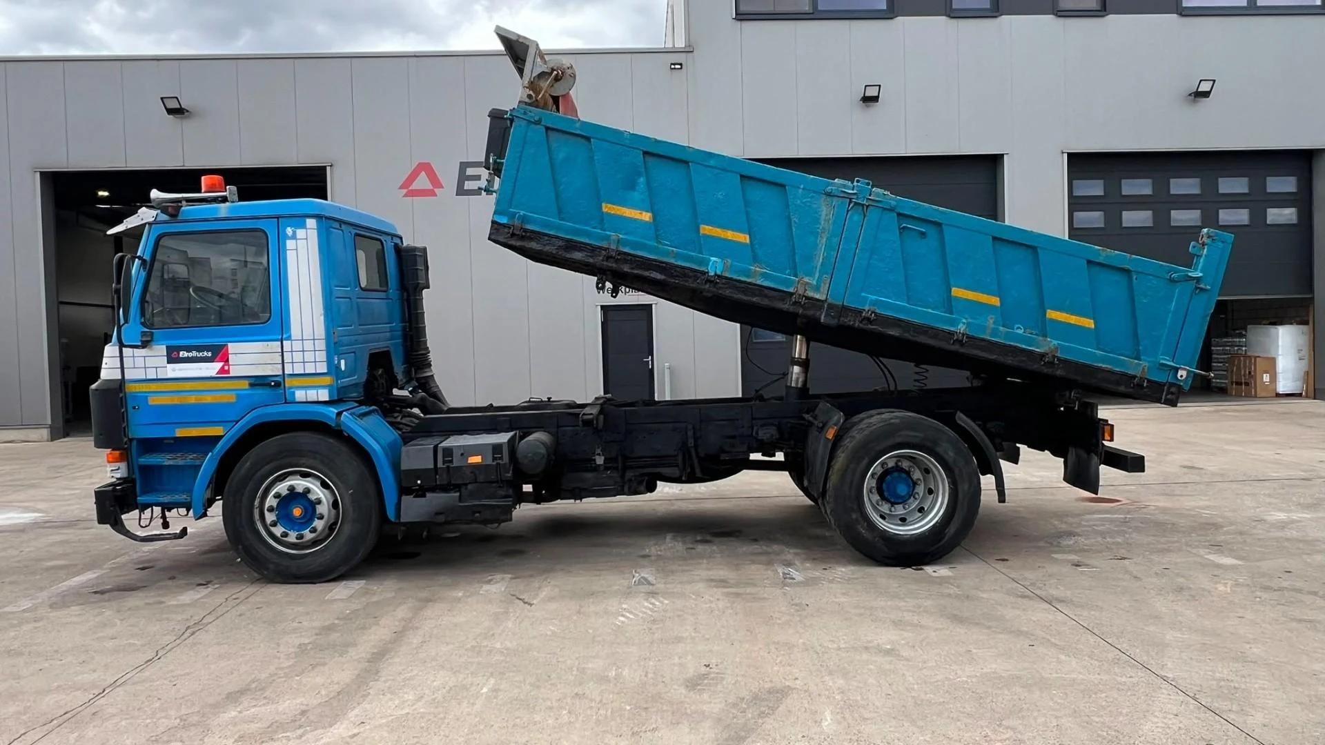 Scania 93 - 220 1999 image 8
