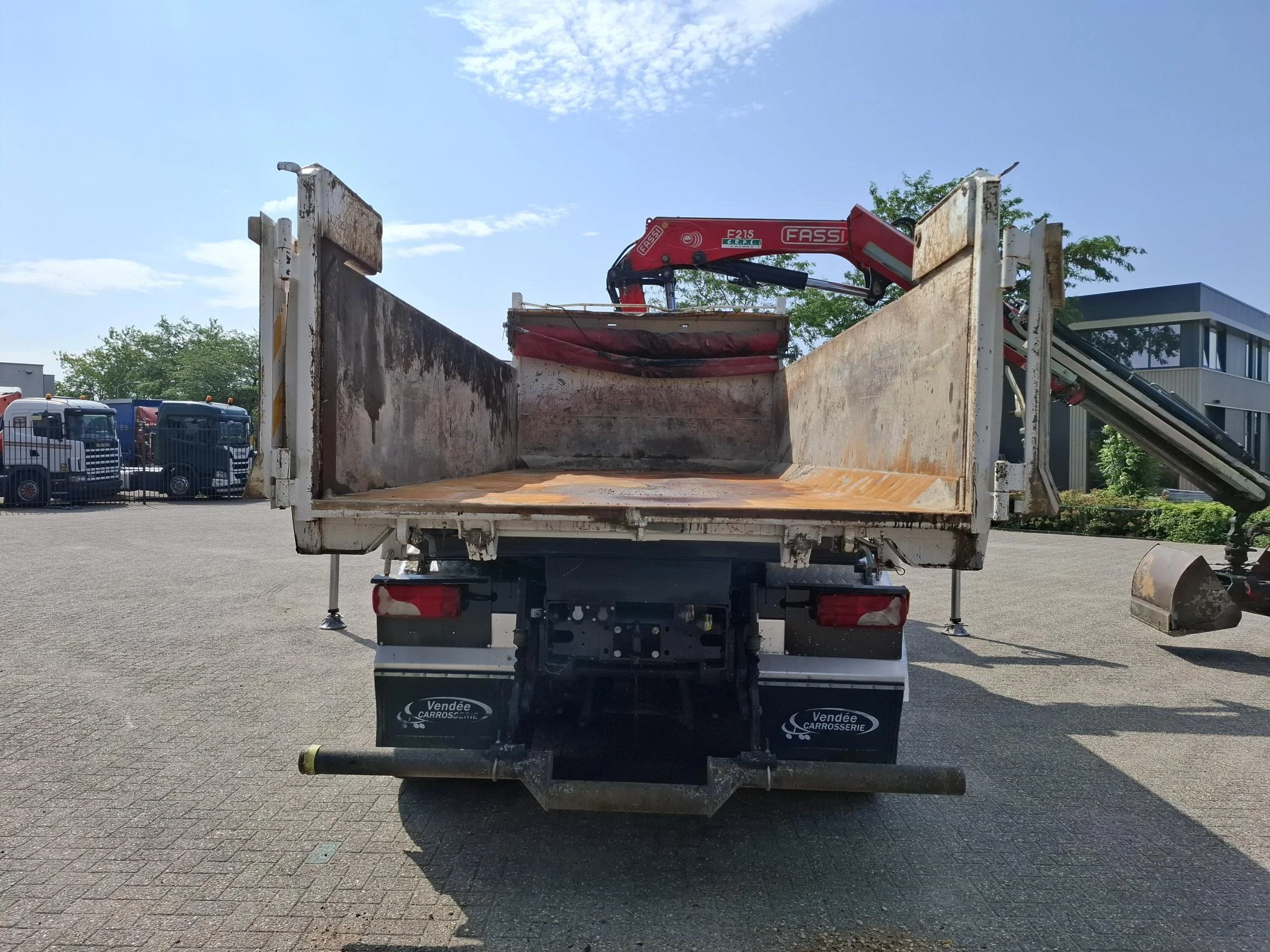 Scania P - NGS XT P410 / 6X4 / RETARDER / ONLY:192584 KM / BIG AXLE / FASSI F215A / REMOTE / ROTATOR / 2SIDE TIPPER / FULL-STEEL / DRUM BRAKES / TUV:01-03-2027 / EURO-6 / 2018 afbeelding 13