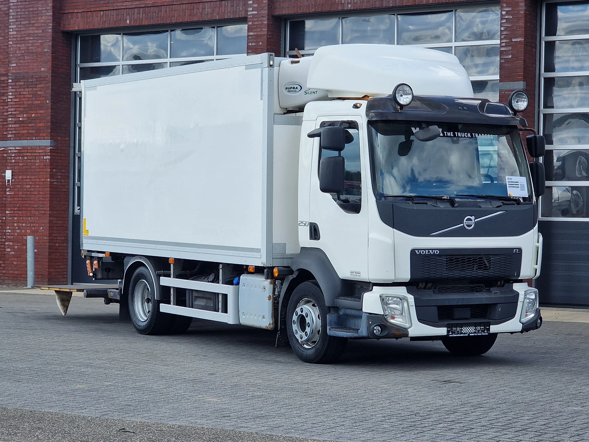 Volvo FL 2018 - 12.250 - Carrier Supra 550 Nordic - Zepro loadlift - Euro 6 - Automatic gearbox afbeelding 1