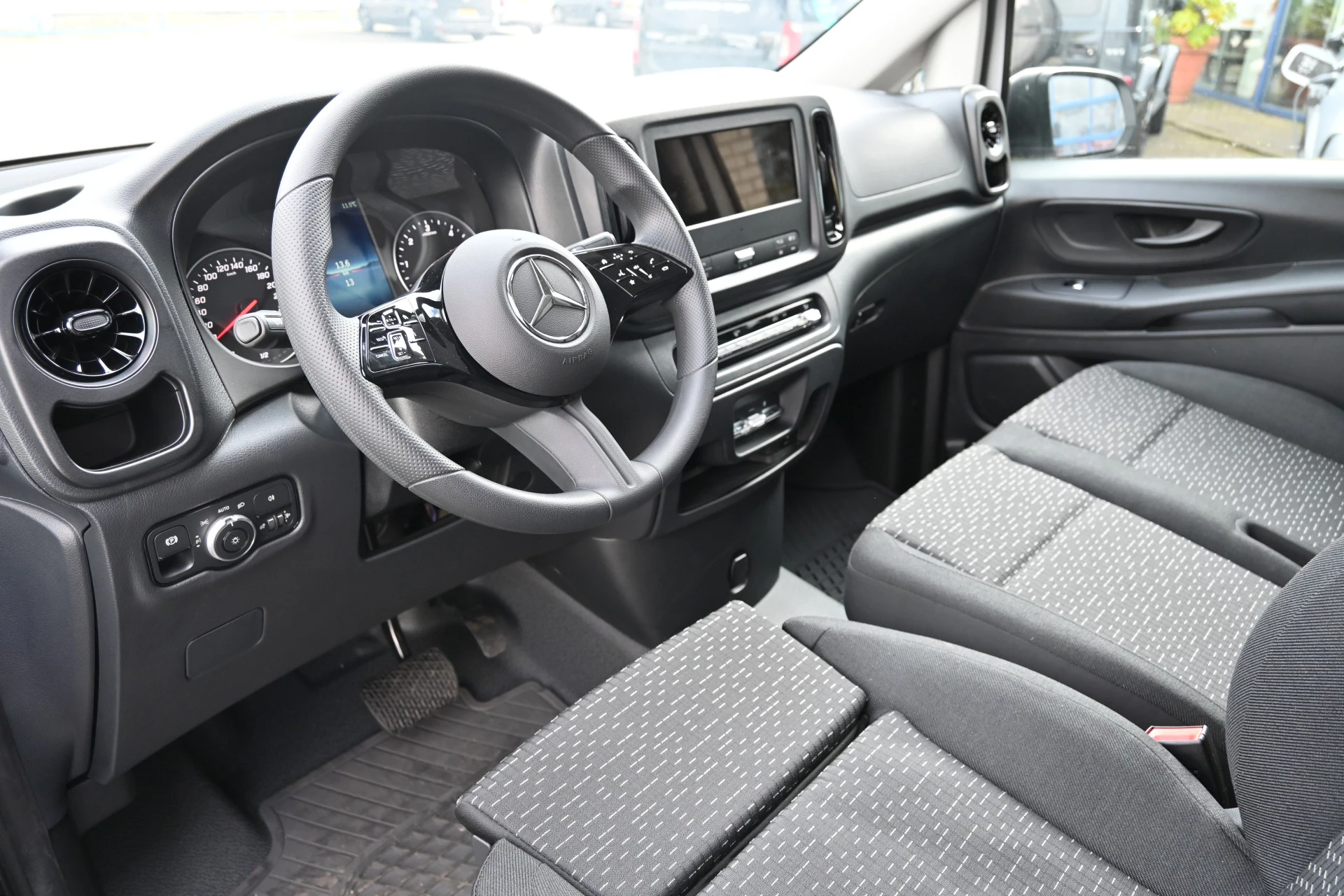 Mercedes-Benz Vito 2024 - 116 CDI L3 Pro 4x4 obrázek 4
