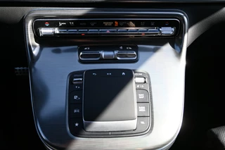 Mercedes-Benz V-Class 2024 - 300d 4-Matic AMG L2 Exclusive DC zdjecie 5