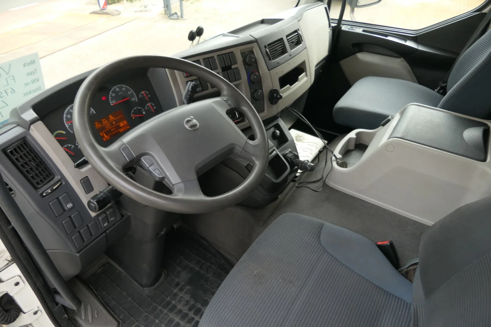 Volvo 240 2014 - FL | Carrier SUPRA 950Mt / Bi-temp | 3 Compartments | 525610Km | 2014 | 12Ton | 6 Cylinder | Dhollandia 1500Kg | TUV/MOT/APK 08-2026 | Luxembourg Truck Bild 36
