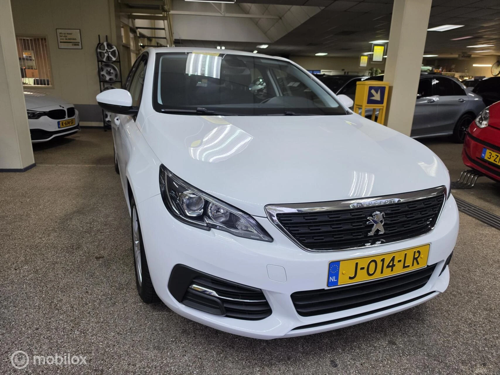Peugeot 308 2020 - SW 1.2 PureTech Active image 1