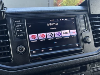 Volkswagen Crafter 2019 - 2.0 TDI 102 PK / PICK UP / 1e EIG. / TREKHAAK / AIRCO / OPEN LAADBAK / 2.500 KG AHG / 3-ZITS / APPLE CARPLAY image 15