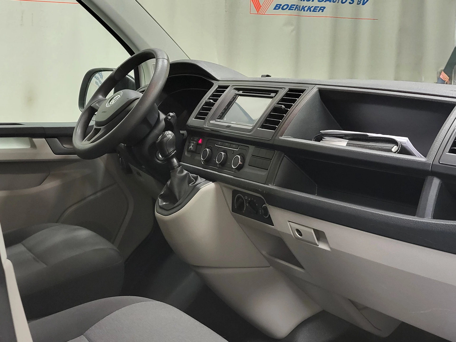 Volkswagen Transporter 2017 - Kombi 2.0TSI L2/H1 9-Personenbus! image 9