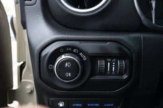 Jeep Wrangler 2022 - 4XE 380 Plug In Hybrid SAHARA / GOBI / 20 inch Bawarrion zdjecie 33