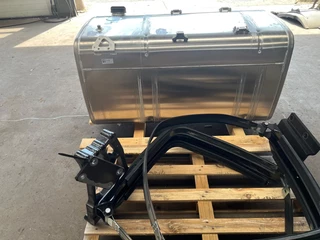 DAF N/A - Brandstoftank Diesel 580L 2241599 eerste montage compleet met steunen image 3
