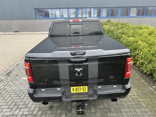 Dodge Ram 1500 2018 - 4X4 5.7 V8 4x4 Crew Cab Laramie black out lpg imagem 4