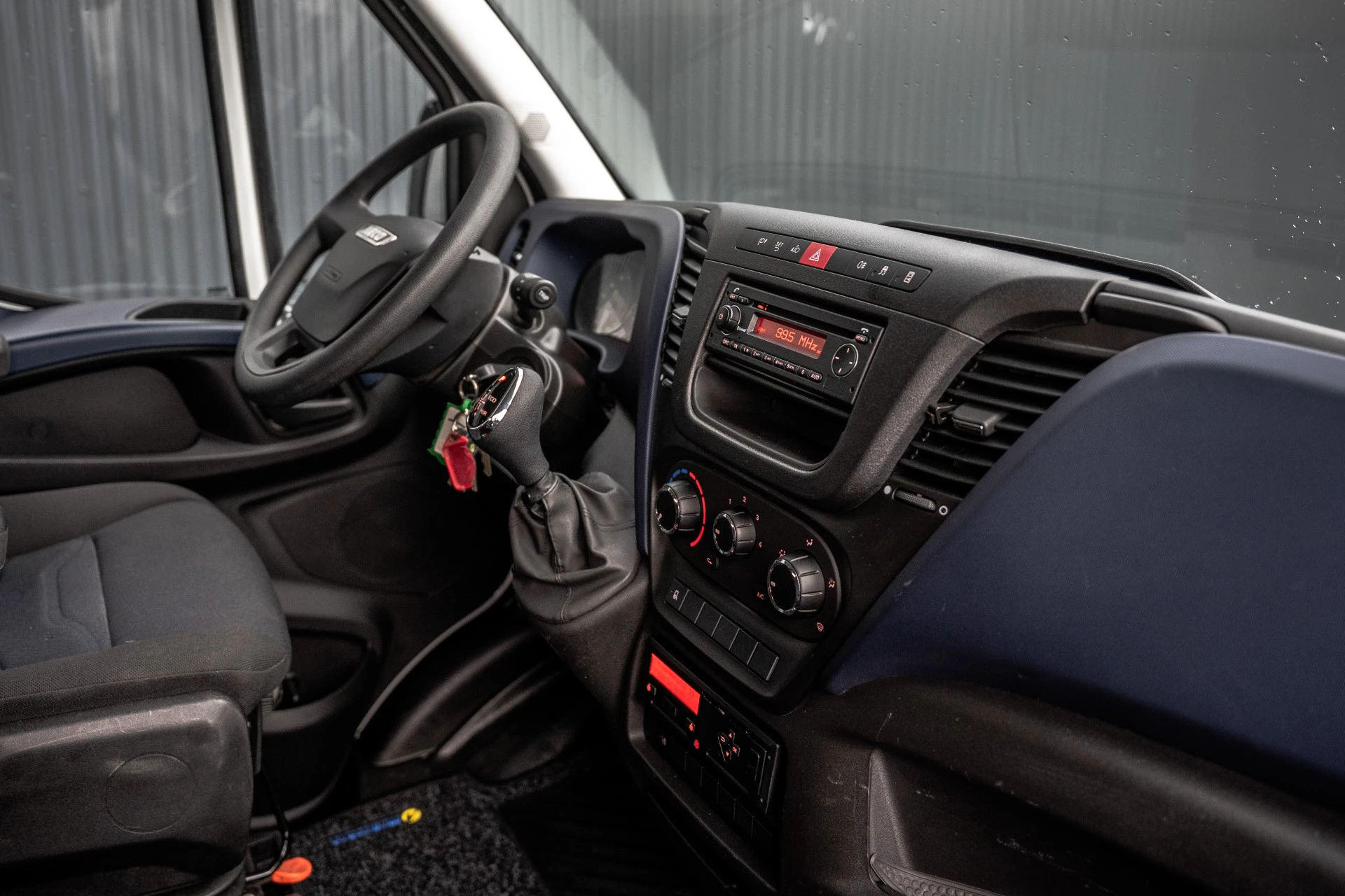 Iveco Daily 2017 - 40C18 3.0L 180PK | Camperkandidaat | 1ste Eigenaar | Automaat | Euro 6 | Camera | 3.5T Trekgewicht imagen 2