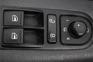 Volkswagen Transporter 2010 - T5 2.0 TDI L1H1 | 140 PK | Airco | Trekhaak bild 21