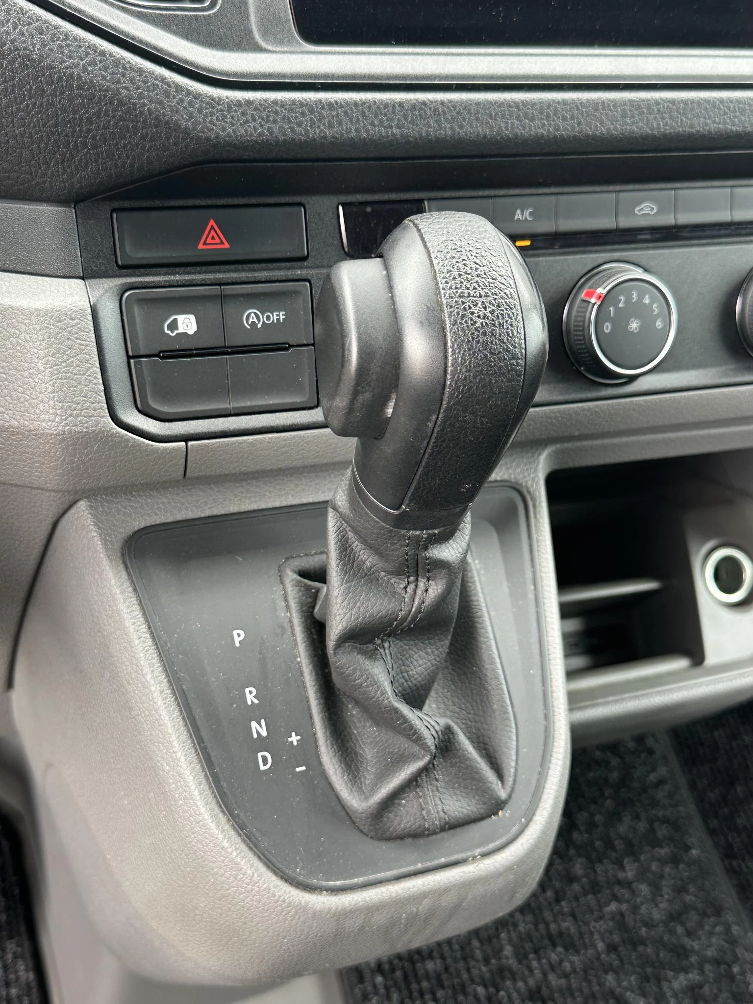 Volkswagen Crafter 2023 - 35 2.0 TDI L4H2 Automaat 140 PK obrázek 5