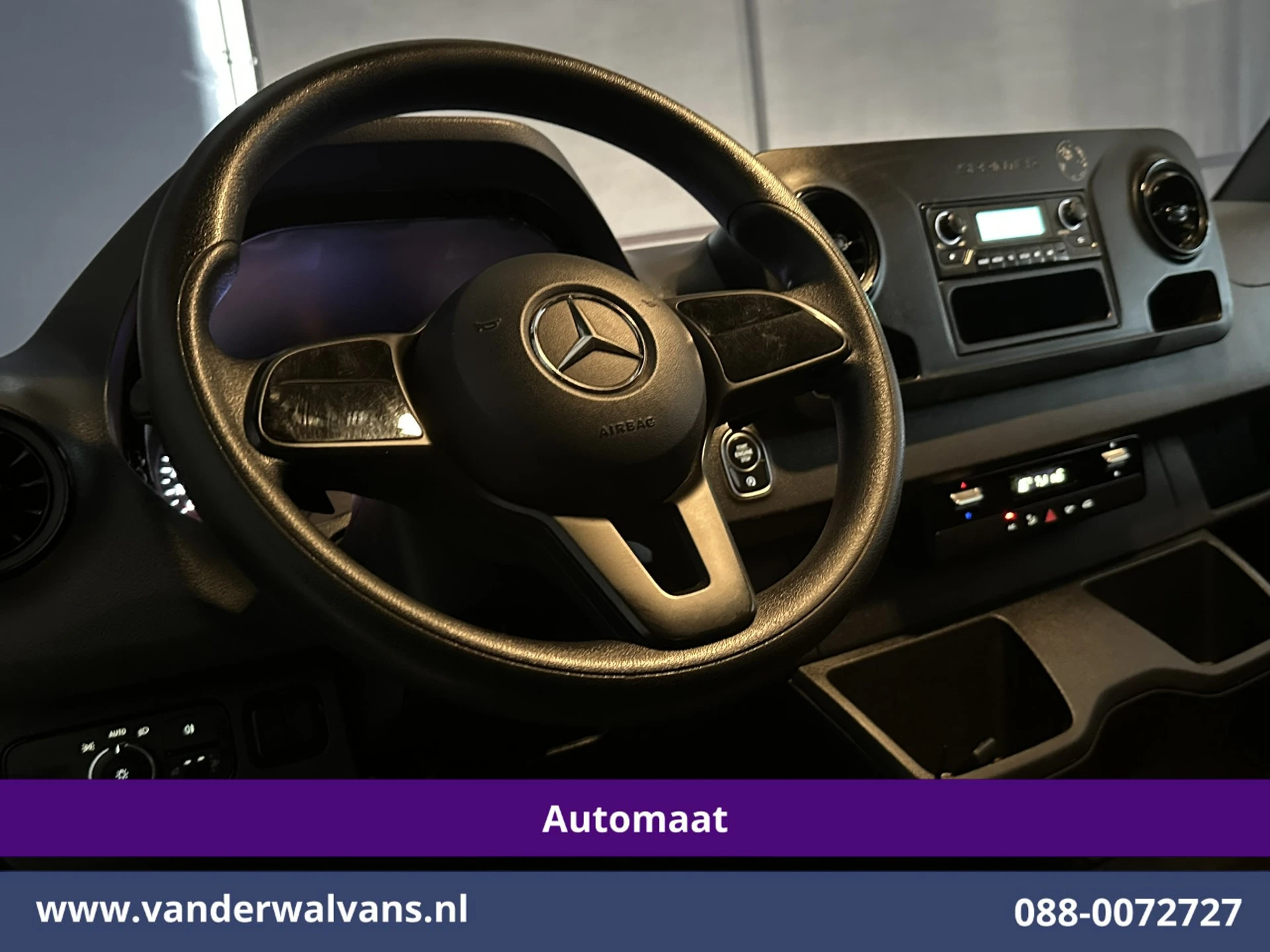 Mercedes-Benz Sprinter 2022 - 317 CDI 170pk 9G-Tronic Automaat Bakwagen Laadklep 21m3 KUUB Zijdeur Euro6 Airco | Lat om Lat betimmering | Leder afbeelding 11