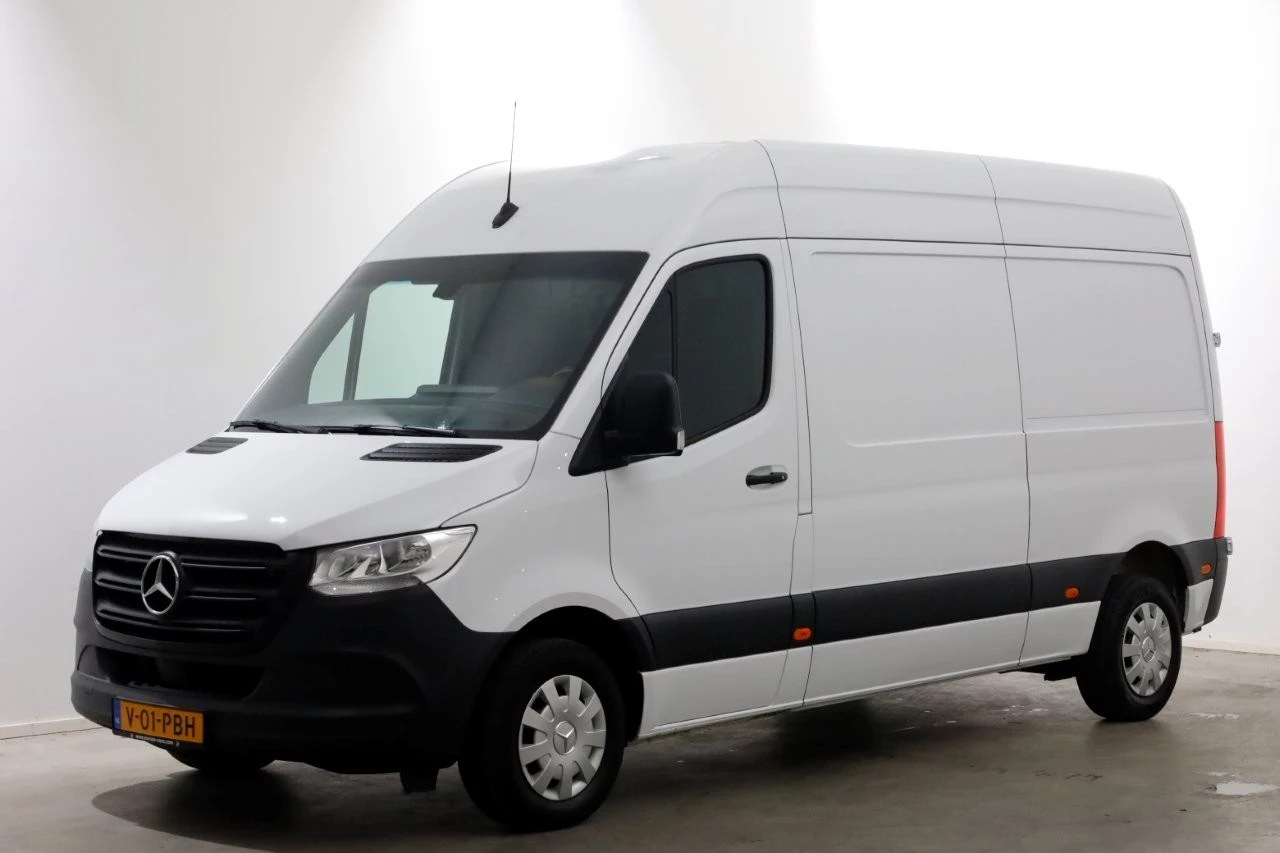 Mercedes-Benz Sprinter 2023 - 311 CDI 115pk L2H2 Airco/Carplay 10-2023 image 8