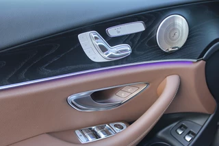Mercedes-Benz E-Class 2021 - 300e Luxury Line LEDER MEMORY PANORAMADAK BURMESTER DISTRONIC 360-CAMERA HEAD-UP KEY-LESS GO obrazek 18