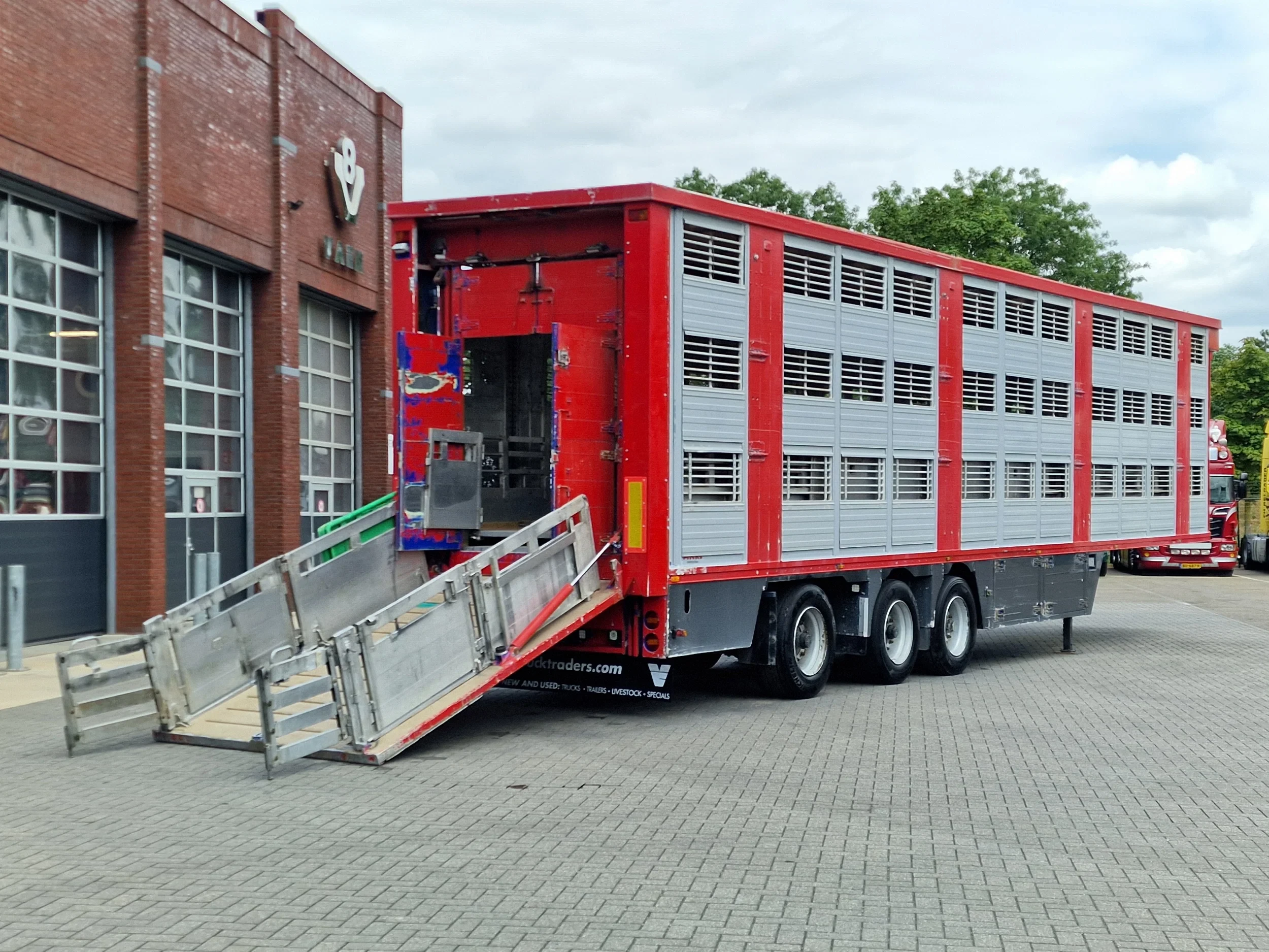 Finkl 2006 - 3 deck - lift- water - vans - steering axle afbeelding 8