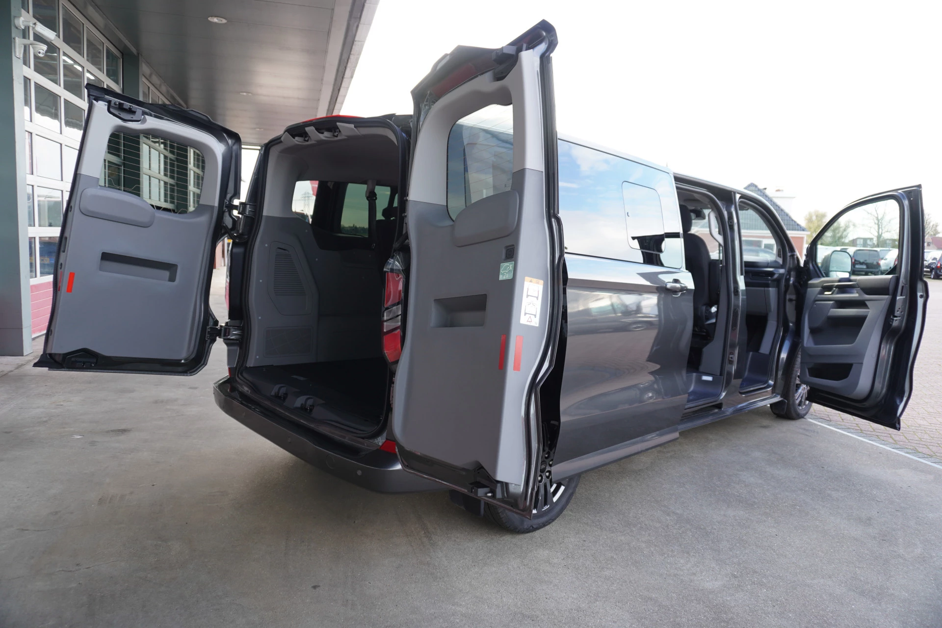 Ford Transit Custom 2025 - 320L 2.5 PHEV 233PK L2H1 Limited 8 Persoons PHEV Automaat imagen 5