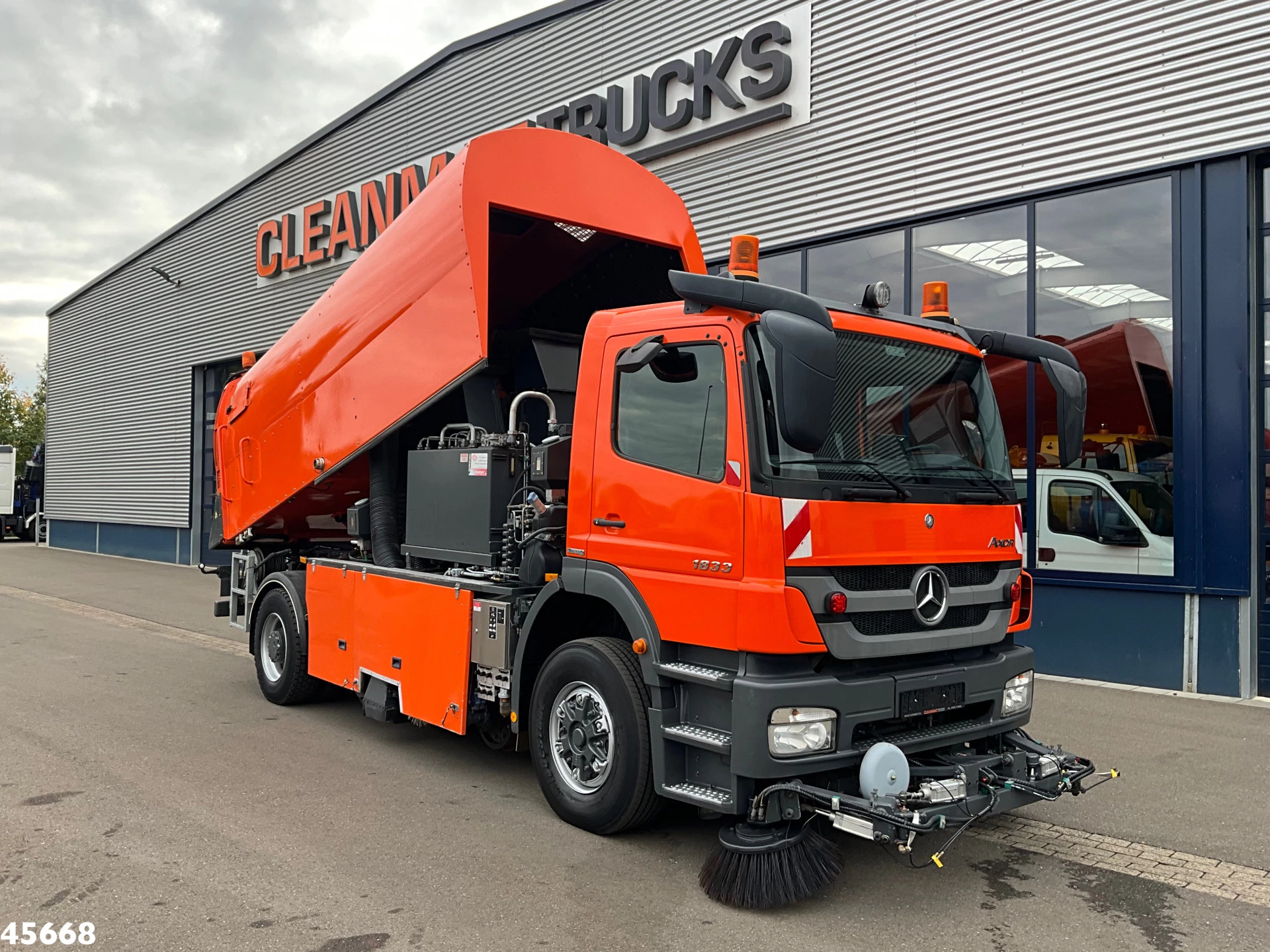 Mercedes-Benz Axor 1833 4x4 Schörling SORF Schienenreinigungs/Railway sweeper Just 38.680 Km! 2013 obrázek 7