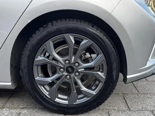 Ford Focus 2022 - 1.0 EcoBoost Hybrid Titanium Style ST-Line Aut obrazek 46