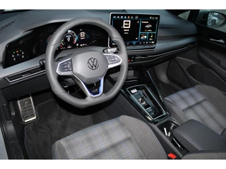 Volkswagen Golf 2025 - 1.5 eHybrid GTE 272PK Automaat Black Style obrazek 14