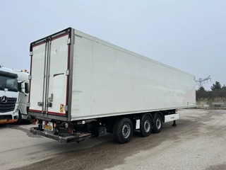 Krone Cool Liner 2015 - / Isolated Box / Loadlift 2000 kg image 2