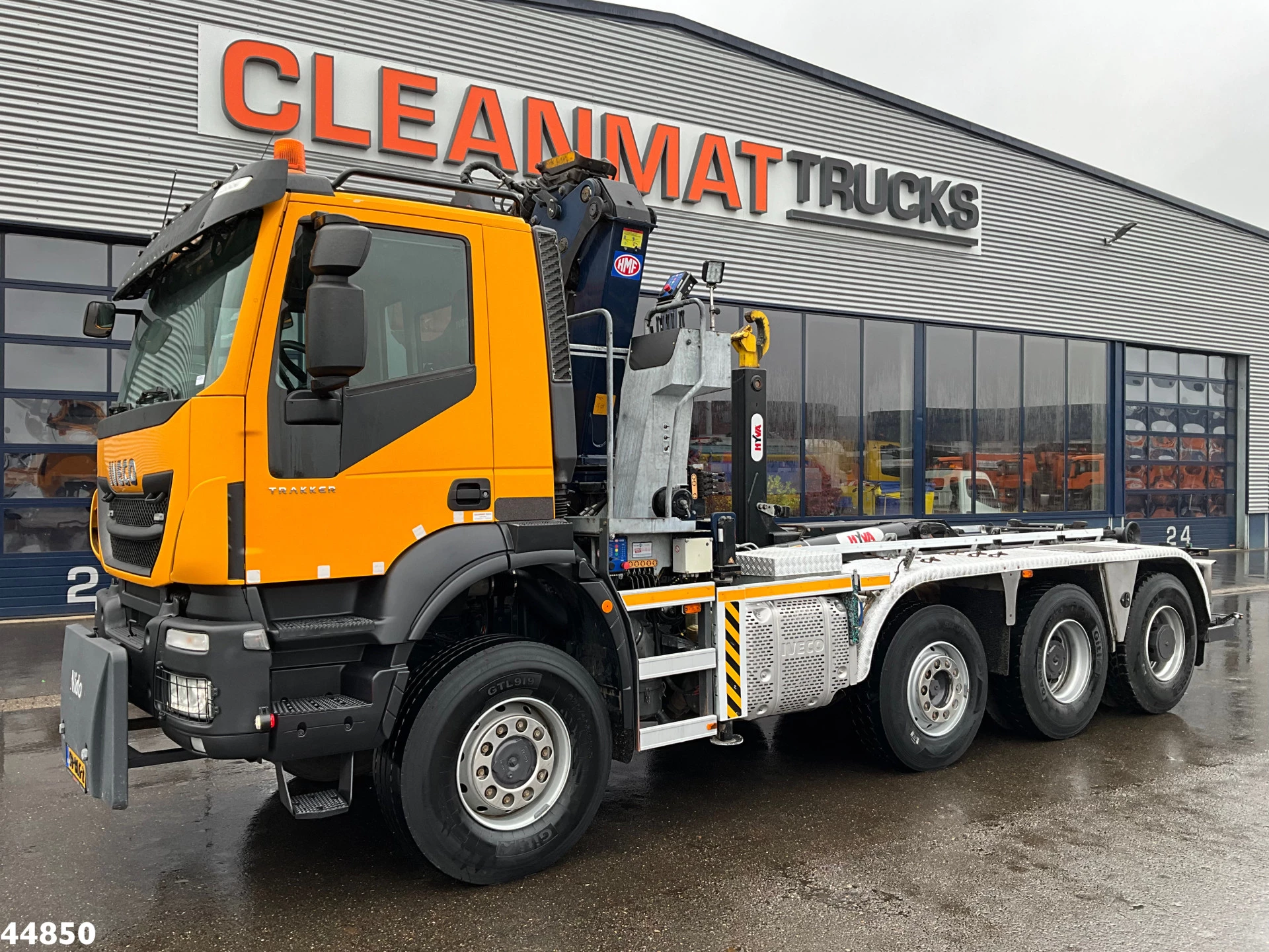 Iveco Trakker 2018 - AD380T41W 8x6 Euro 6 HMF 19 Tonmeter Z-kraan image 6