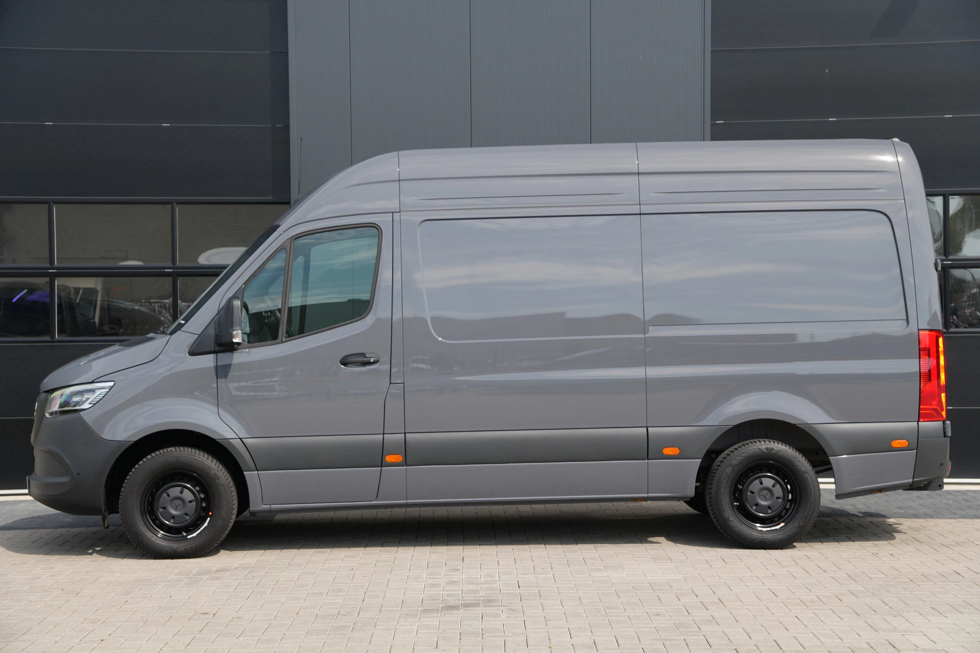 Mercedes-Benz Sprinter 2024 - 315CDI L2H2 RWD Pro 150pk - Camera - Trekhaak - Blind Spot - LED - Stoelverwarming - Navi - Rijklaar image 9