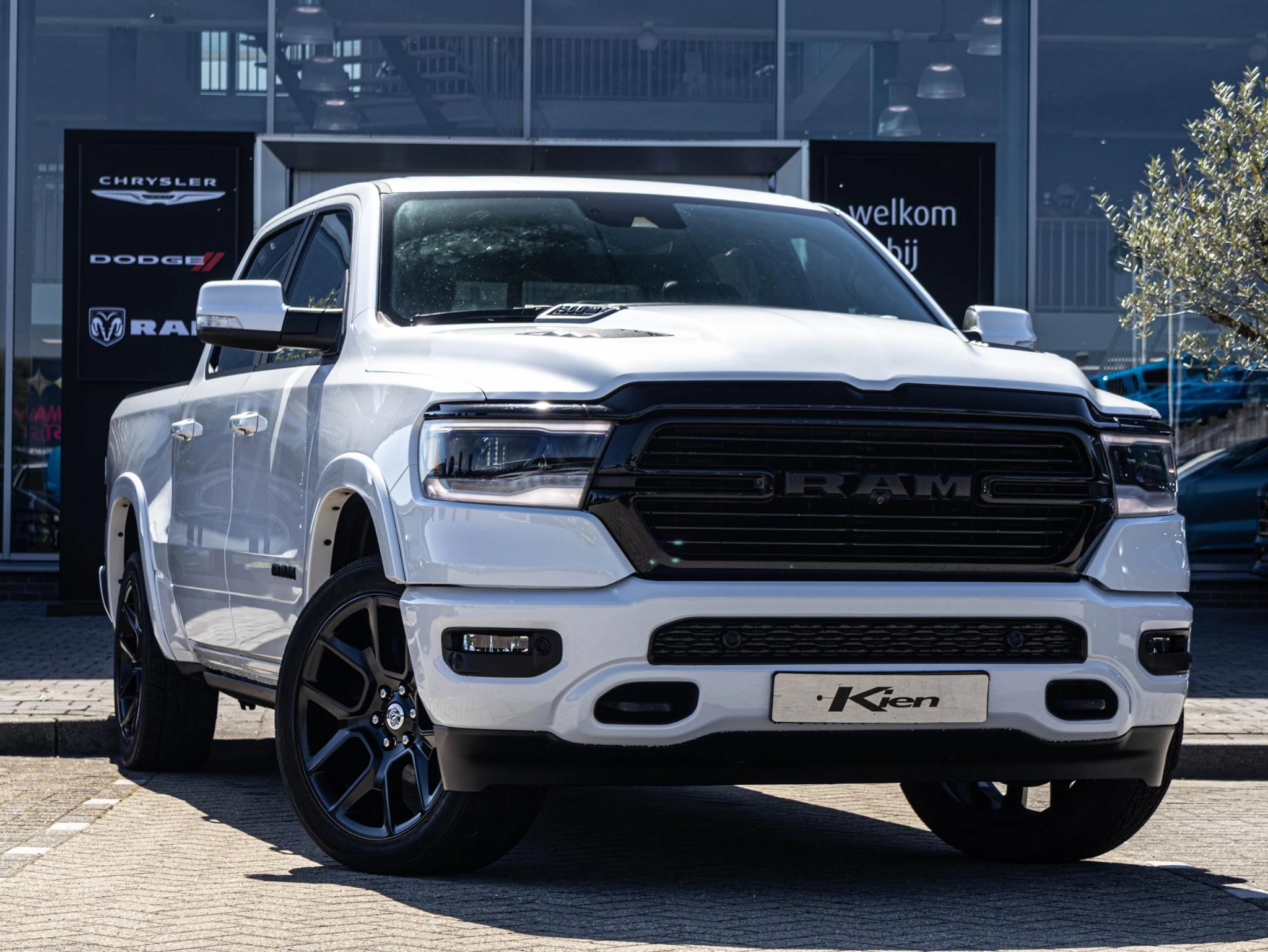 Dodge Ram 1500 2020 - 5.7 V8 4x4 Crew Cab Laramie Night obrázek 32