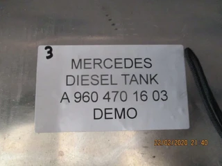 Mercedes-Benz - A 960 470 16 03 BRANDSTOFTANK NIEUW! ZONDER STEUNEN obrázek 3 náhled