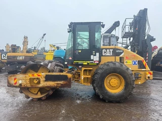 Cat N/A 2012 - CP 533 E image 2