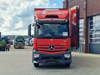 Mercedes-Benz Antos 1827 2019 - 4x2 Box with sidedoors - Loadlift - Euro 6 - Full air afbeelding 2 miniatuur