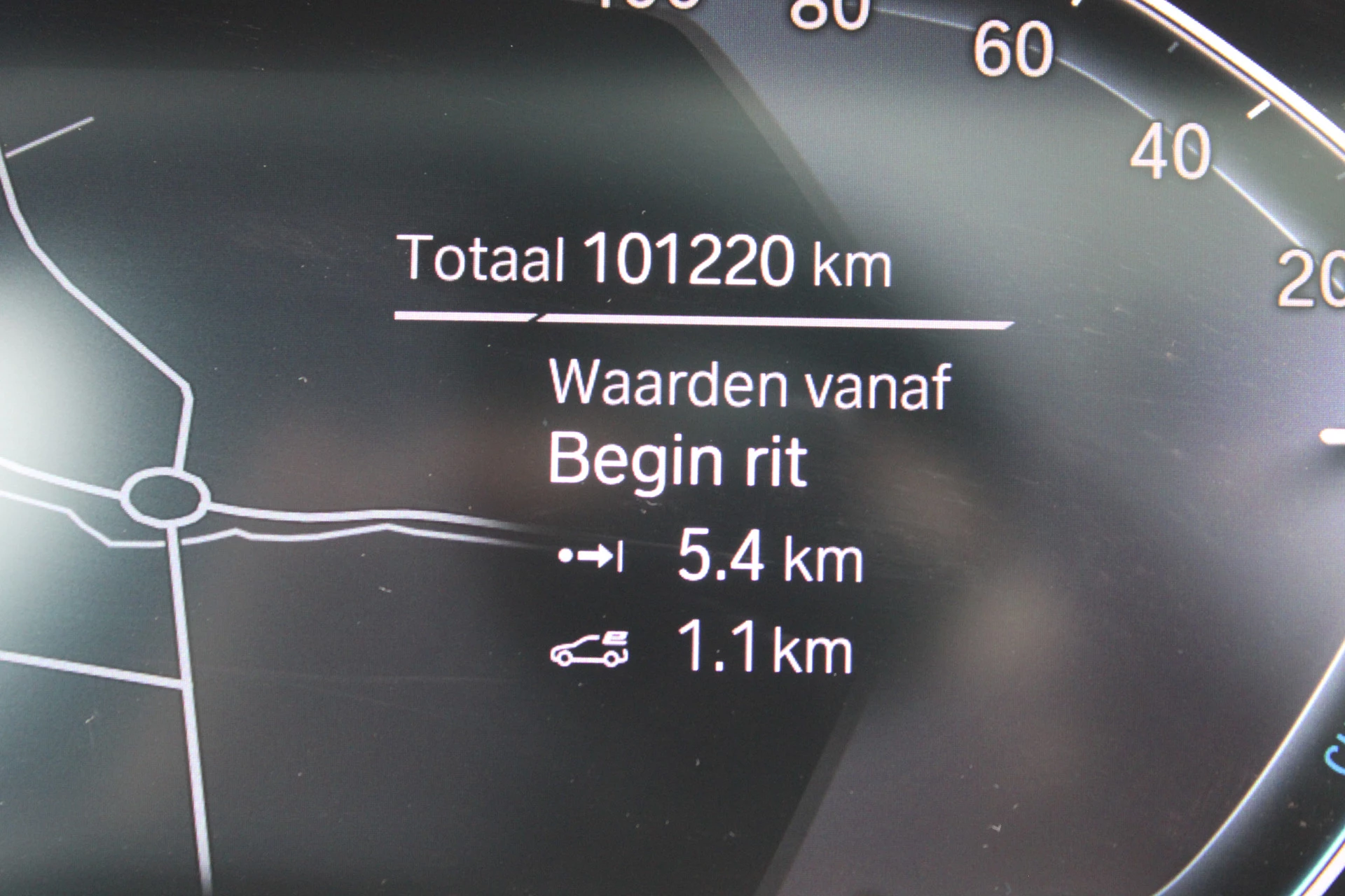 BMW 3 Series 2022 - Touring 330e High Executive M-SPORT SHADOW PANORAMADAK MEMORY 360-CAMERA KEY-LESS CARPLAY TREKHAAK obrázek 31