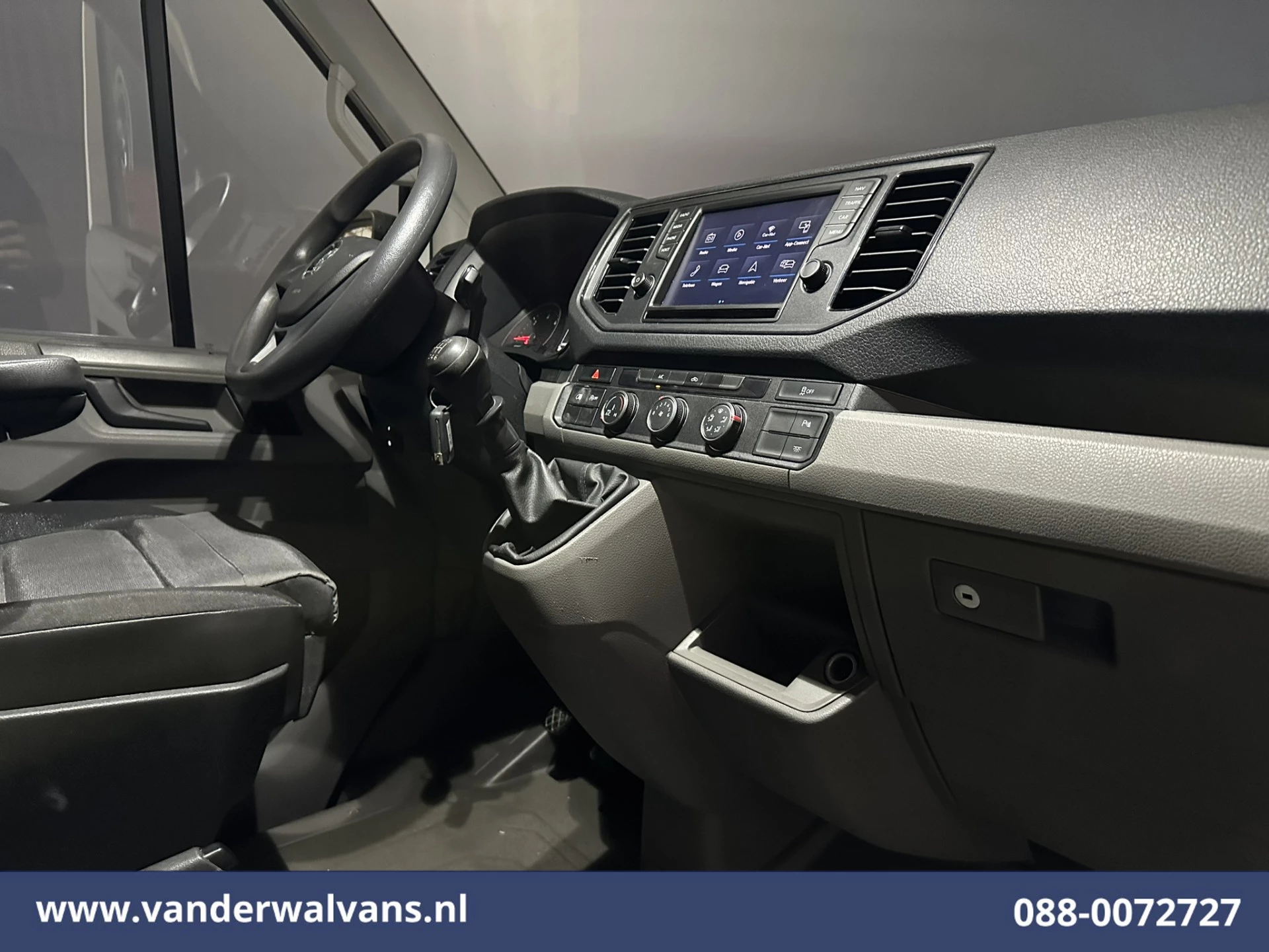 Volkswagen Crafter 2019 - 2.0 TDI 140 pk L3H3 L2H2 Euro6 Airco | Camera | Navigatie | Apple Carplay | Massagestoel image 14