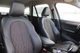 BMW X1 2018 - sDrive18i Automaat Executive X-Line Sportstoelen 18'' NAVI TREKHAAK obrazek 10