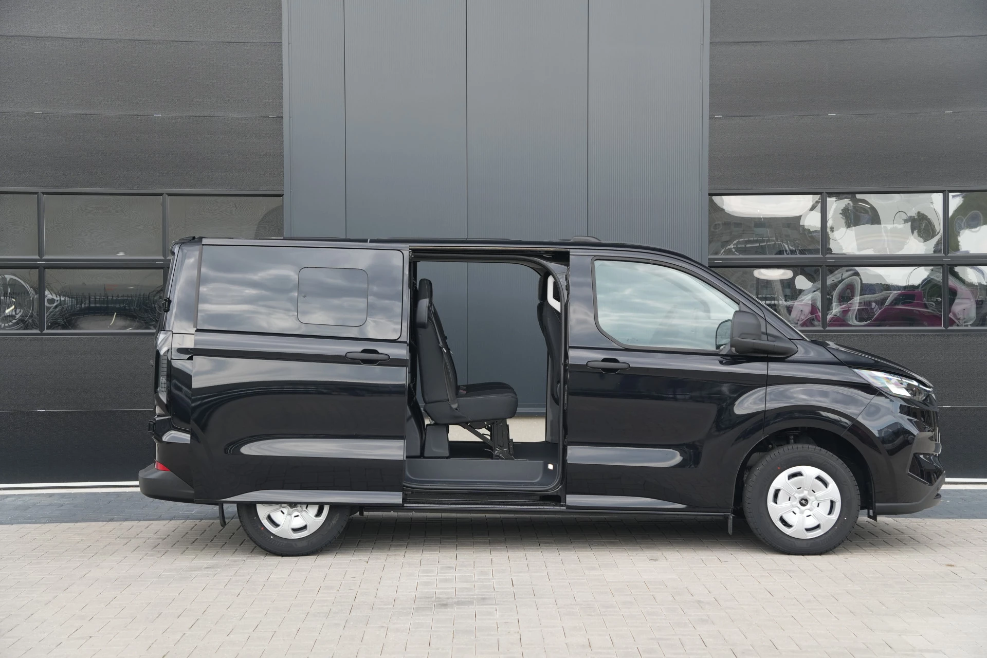 Ford Transit Custom 2025 - 320 2.0 TDCI L1H1 Trend DC 136pk - INCLUSIEF BPM - 2x Schuif - Stoel/stuurverwarming - Cruise - Navi - Camera - Rijklaar immagine 5