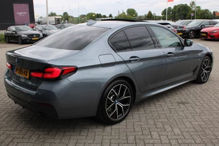 BMW 5 Series 2022 - 520e M-SPORT SCHUIFDAK LEDER MEMORY CARPLAY HEAD-UP obrazek 9