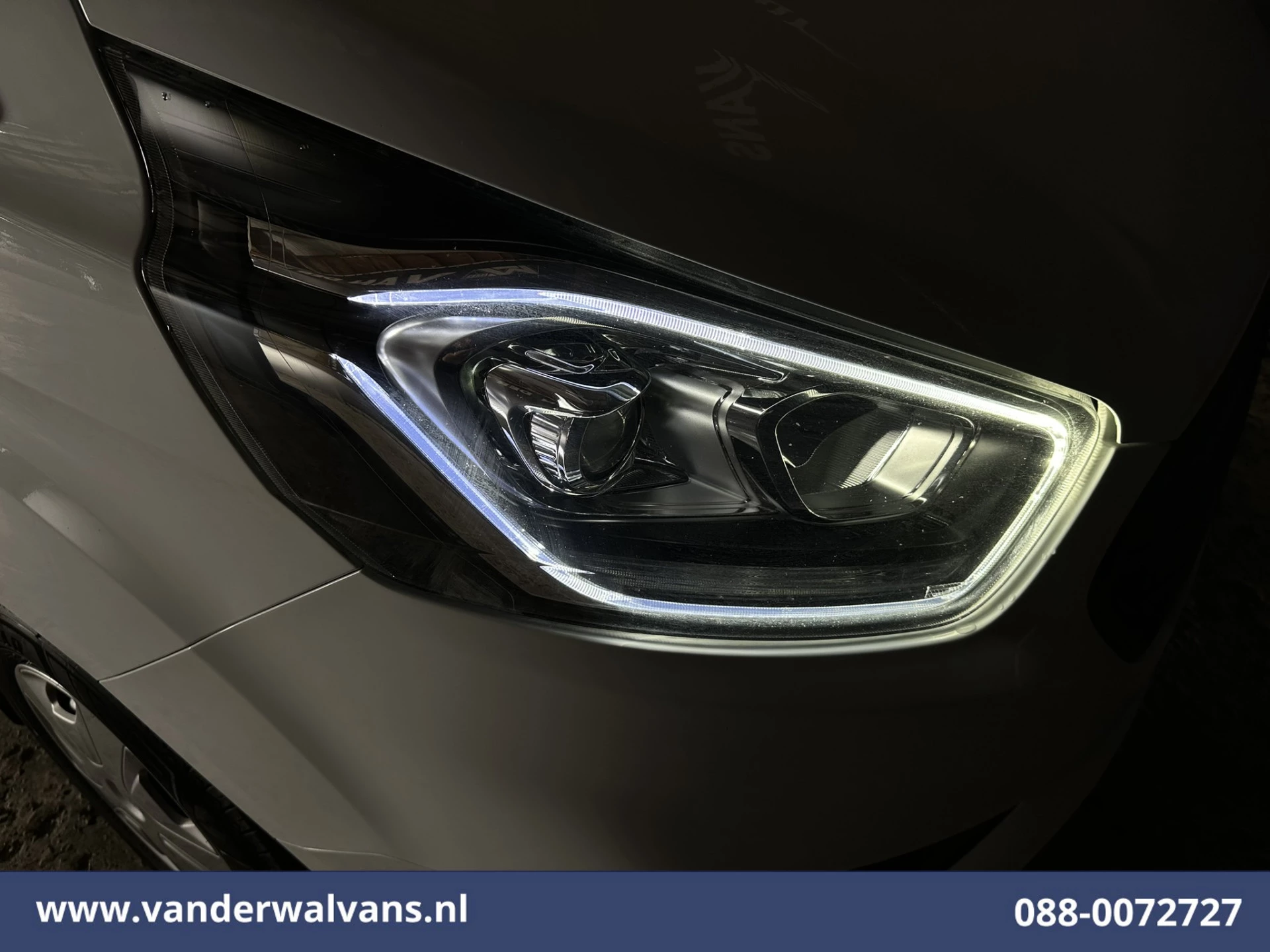 Ford Transit Custom 2023 - 2.0 TDCI 130pk L2H1 Euro6 Airco | Camera | 2800kg Trekhaak | LED | Android Auto Bild 3